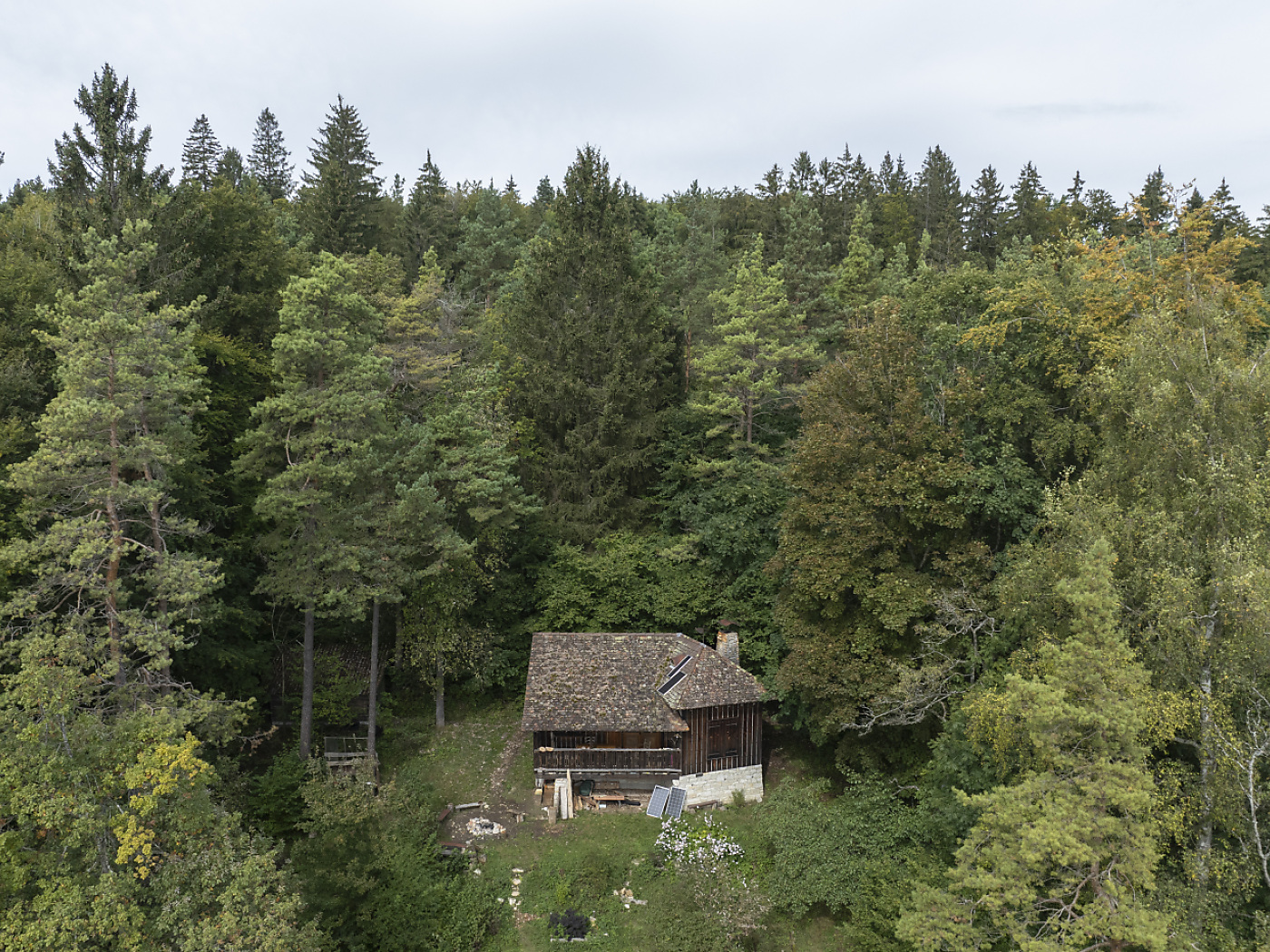 Swiss central bank cuts interest rate by 0.25%