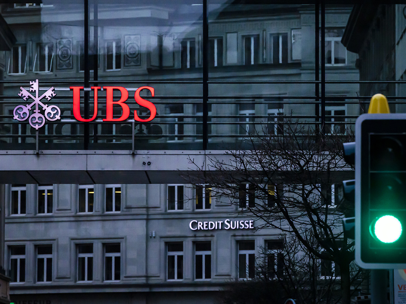 UBS beats market expectations with billion-dollar quarterly profit