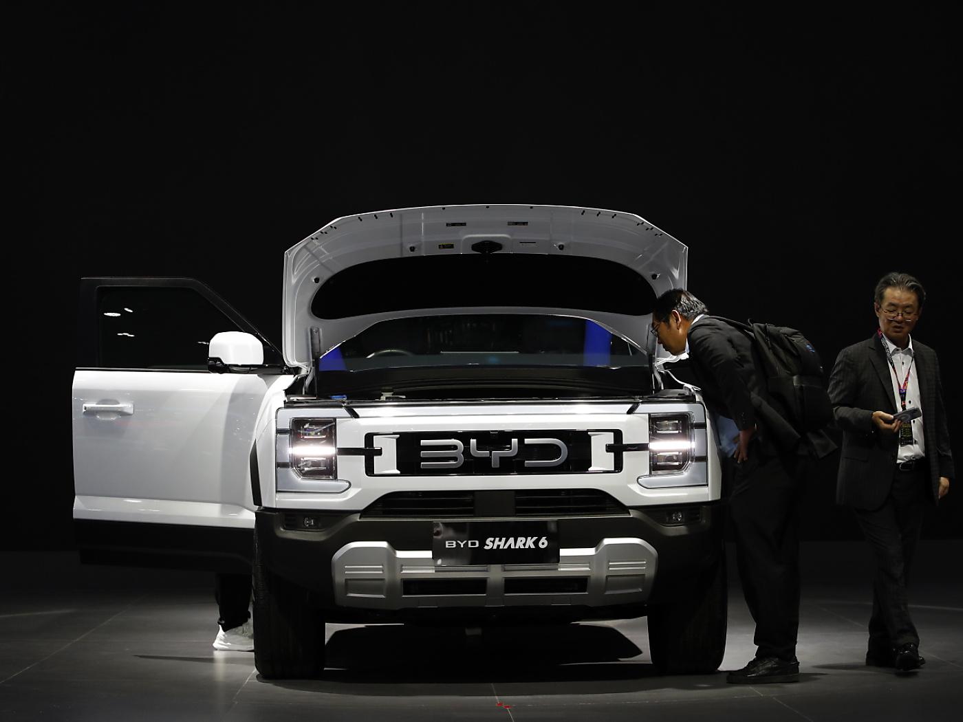 Swiss central bank resumes foreign currency buying spree