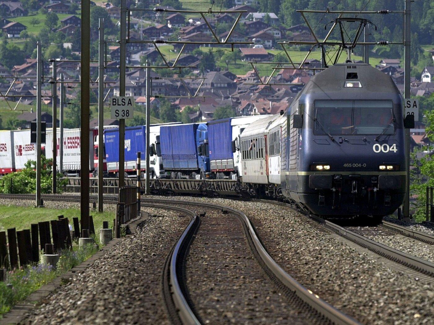 Trucks unable to cross Swiss Alps by rail from 2026